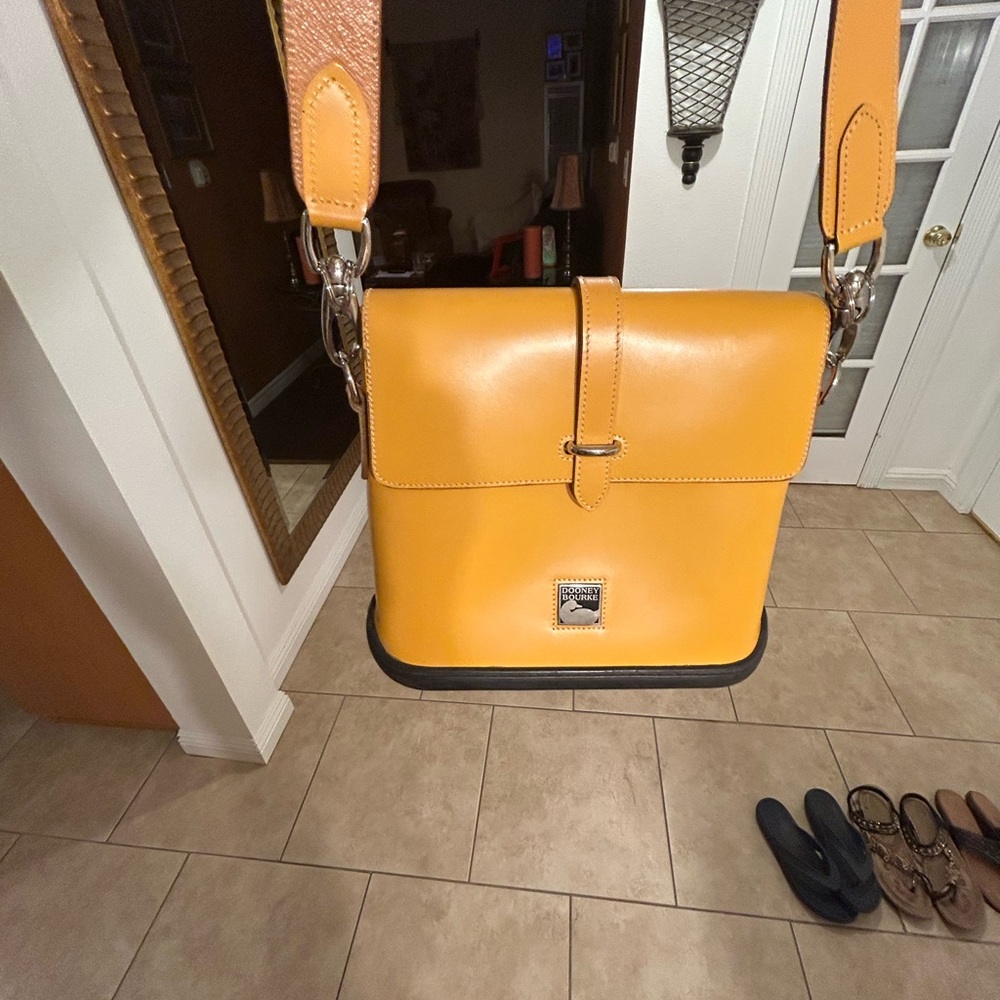 Vintage Dooney & Bourke Parasole Flap Mustard Leather  Bag - Picture 10 of 16